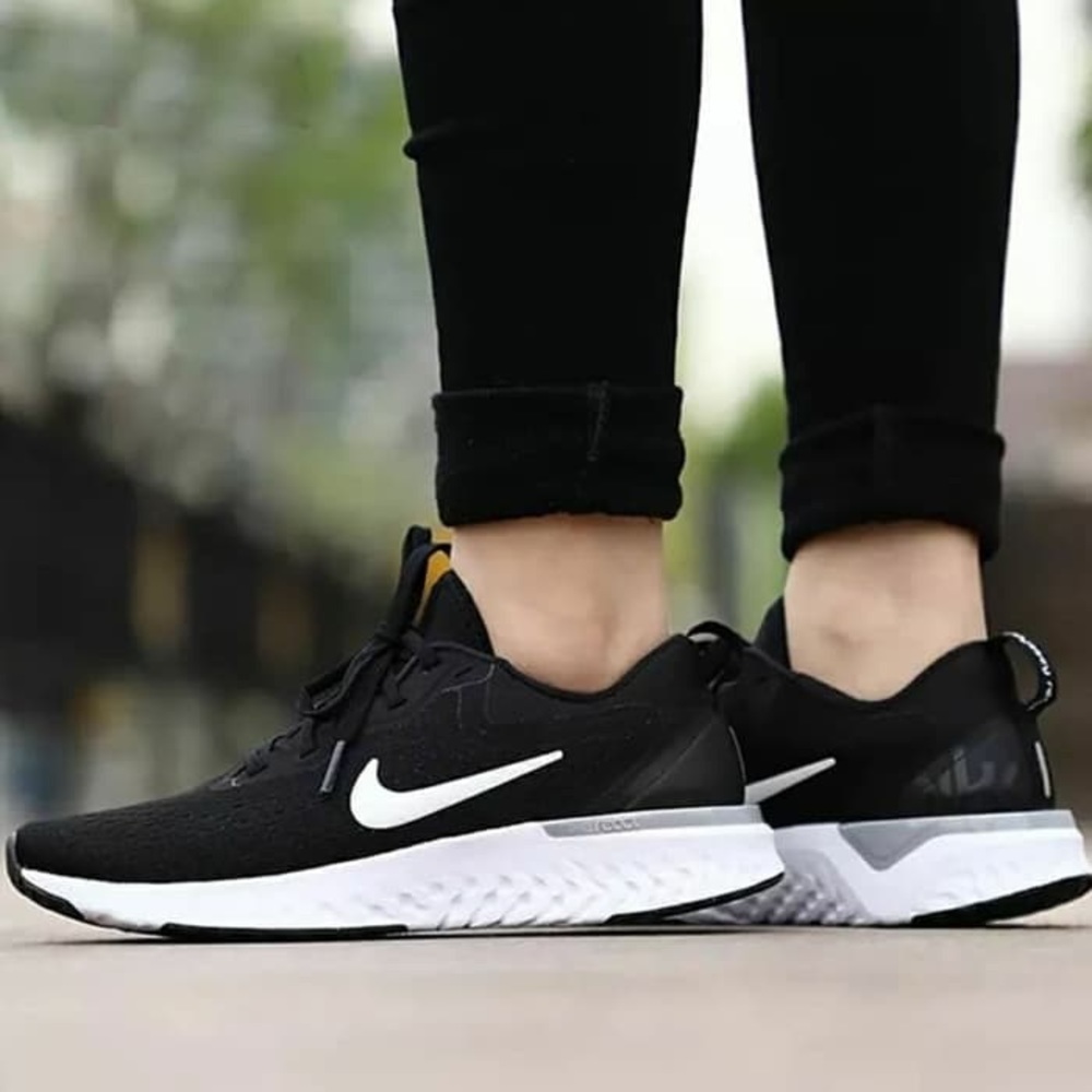 Nike Odyssey React Black Women’s Running Shoes 10.5